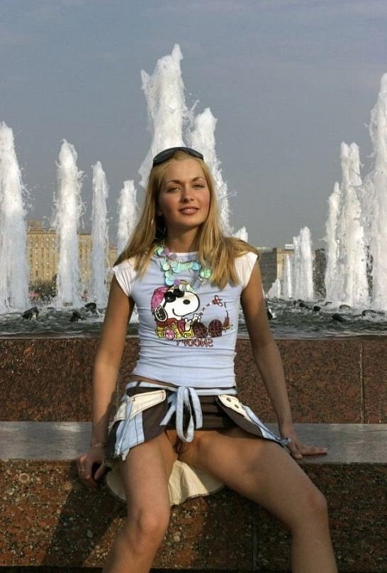 14P Walking without panties under her skirt