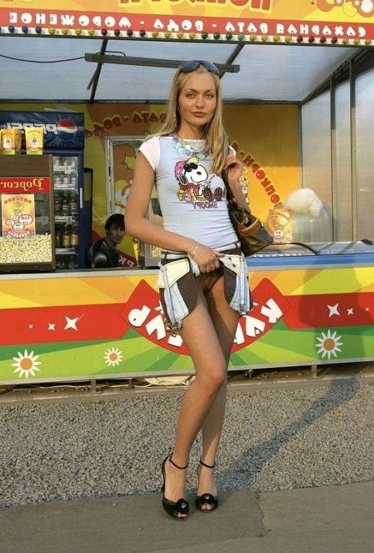 14P Walking without panties under her skirt