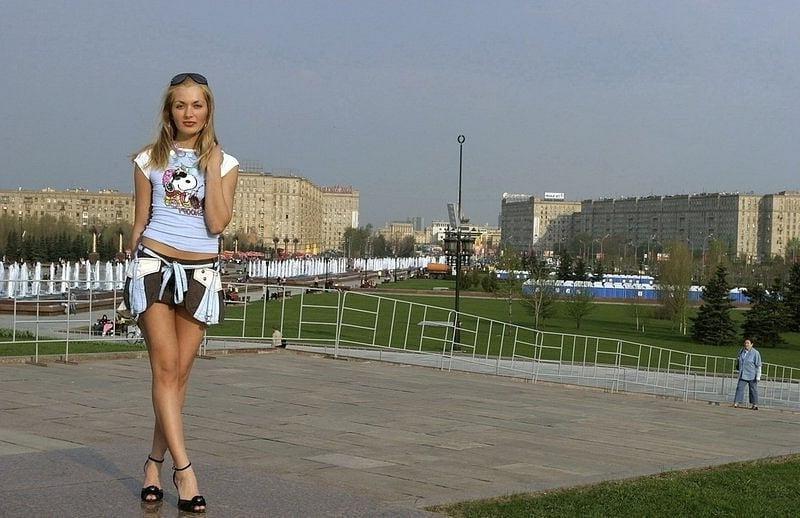 14P Walking without panties under her skirt