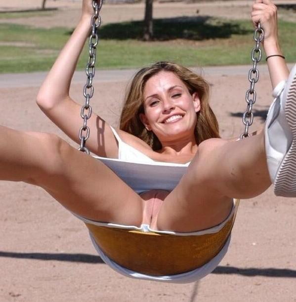 25P Up skirt while swinging without panties