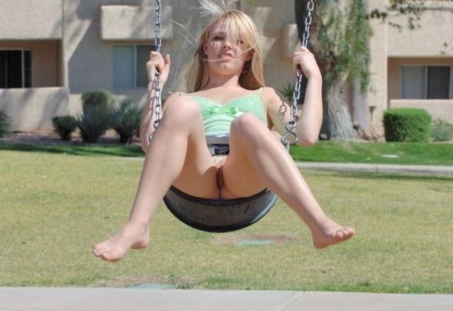 25P Up skirt while swinging without panties