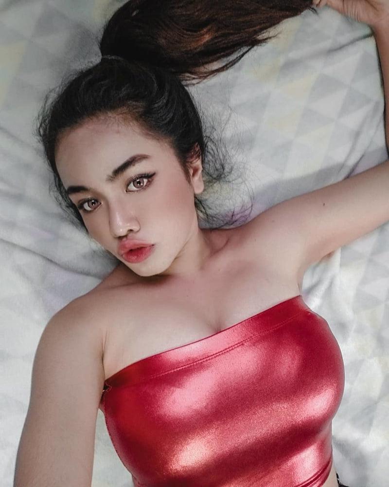 25P Little asian body HUGE JUGGS