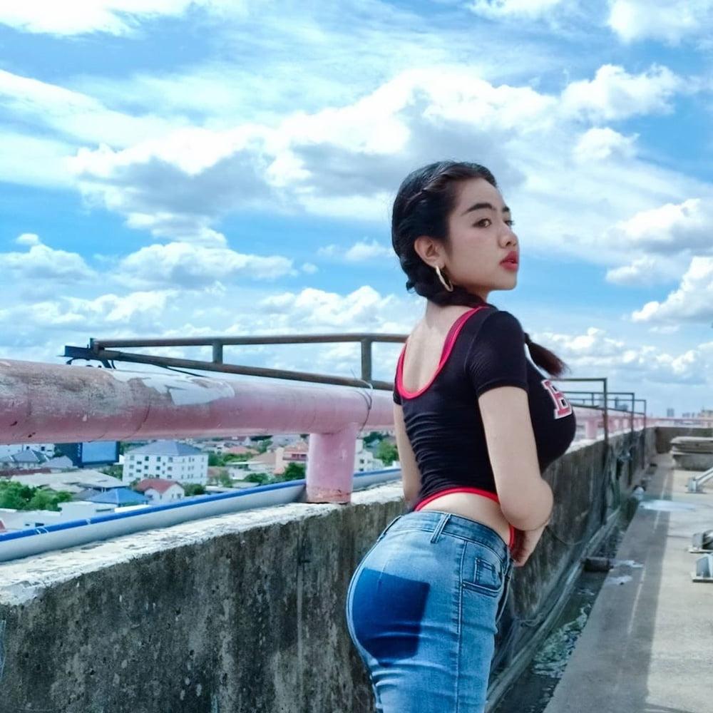 25P Little asian body HUGE JUGGS