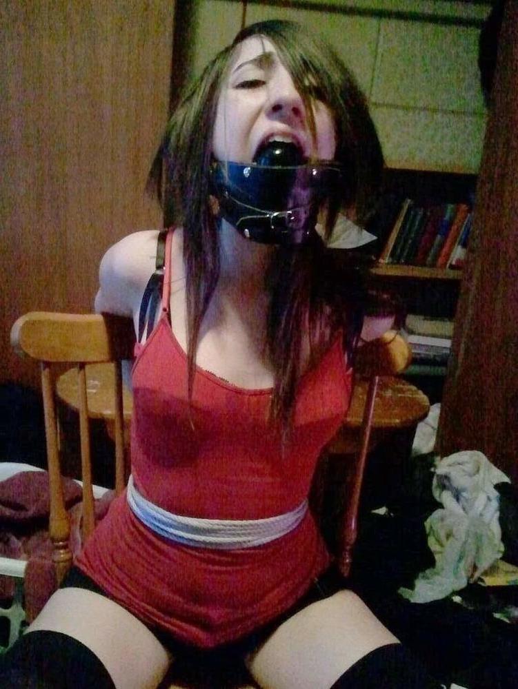 25P Famous webslut and slave Brandi DeGatte