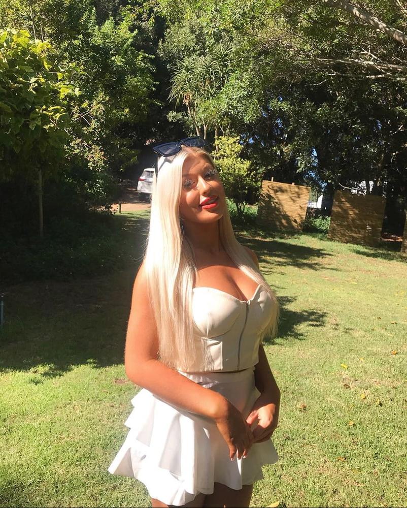 25P Eve Gale huge tits and arse
