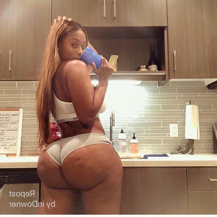 25P Huge Tits Huge Ass2