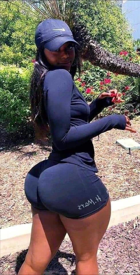25P Huge Tits Huge Ass2