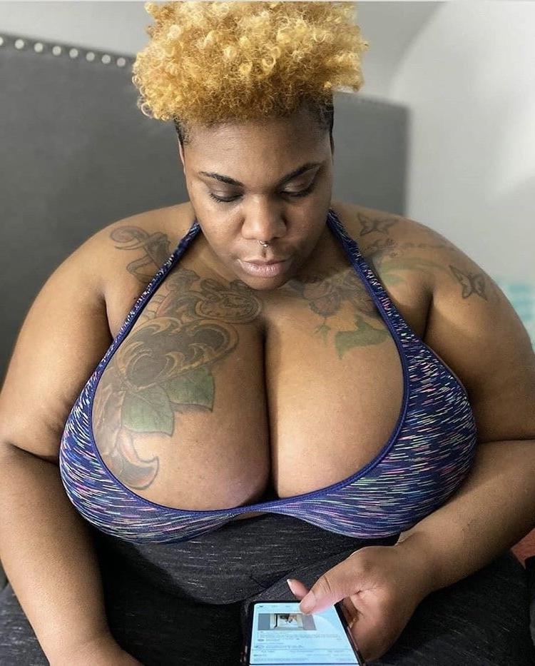 25P Huge Tits Huge Ass2