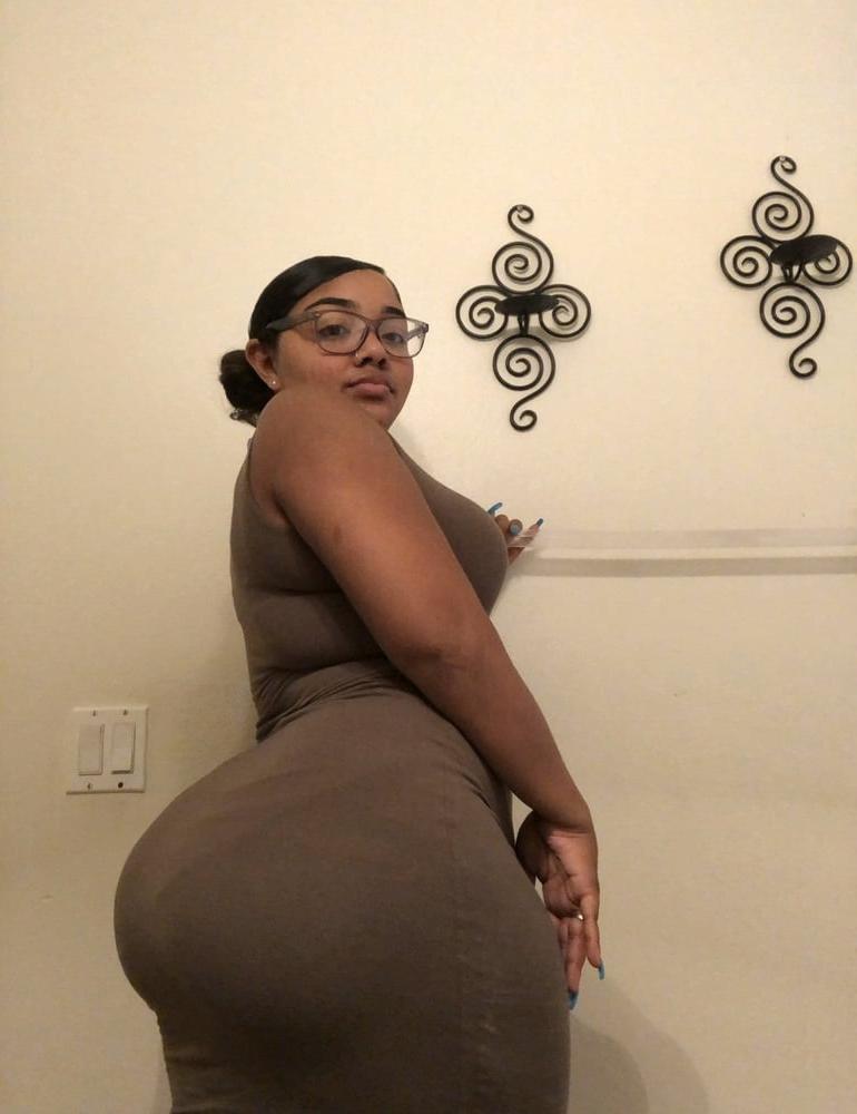 25P Huge Tits Huge Ass2
