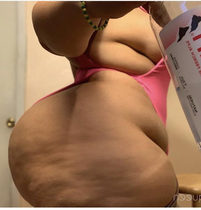 25P Huge Tits Huge Ass2