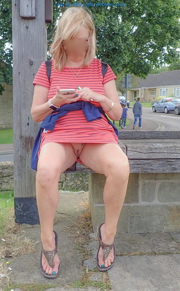 25P Mature up skirt 2