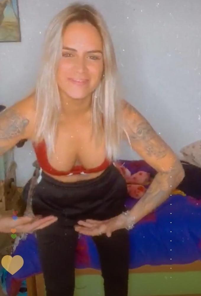 25P Real friend big tits (46) - massive cleavage downblouse