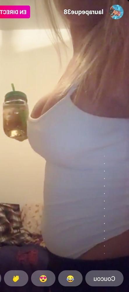 25P Real friend big tits (46) - massive cleavage downblouse