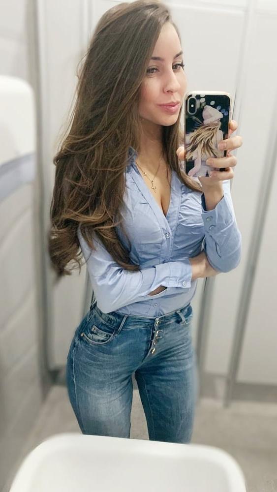 6P Wife's sister and her sexy selfie photo