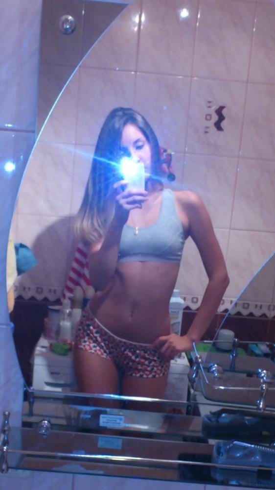 6P Wife's sister and her sexy selfie photo
