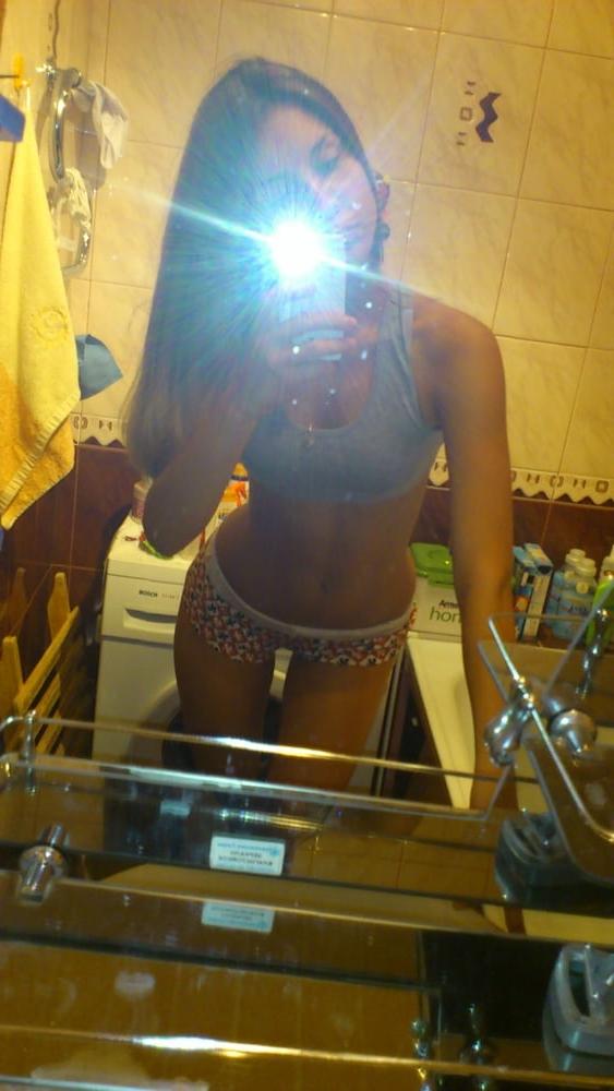 6P Wife's sister and her sexy selfie photo