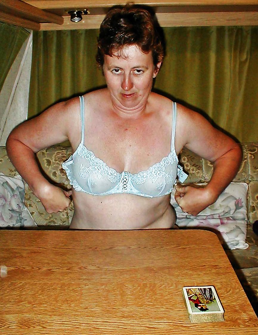 25P The Best of Naked Welsh Wife Elaine